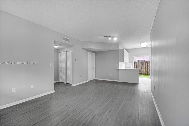 Photo - 8021 Lake Dr