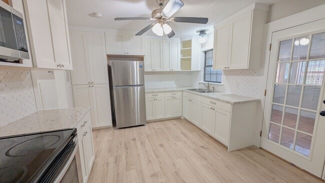 Photo - 101 W Flynn Ave