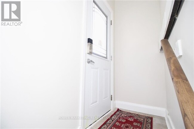 Photo - 89 Carillon St