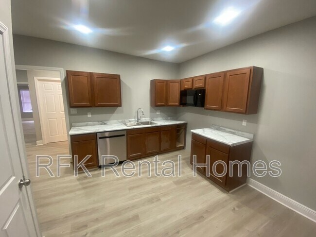 Building Photo - 2226 Langley Ave