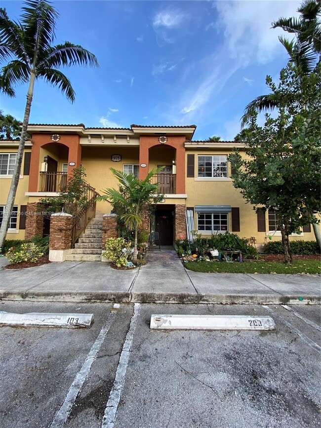 Building Photo - 975 NE 34th Ave Unit 203 Rental