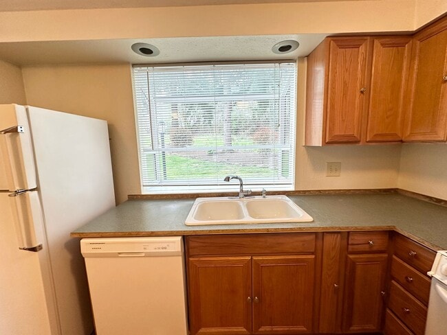 Photo - Ideal 2 Bedroom 2 Bathroom Lower Level Unit - Backs to Beautiful Greenspace!