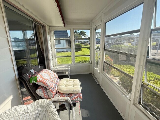 Photo - 205 Andover Pl N Unidad 101