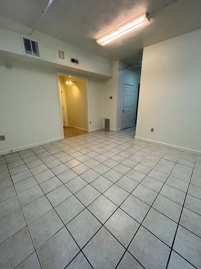 Photo - Prime location 2 Bedroom 1 Bath with Den D... Unidad 106-B