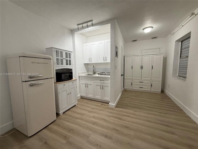 Photo - 481 E 31st St Unit E