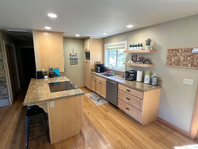 Photo - Lovely single level cabin avail. for a Sea... House