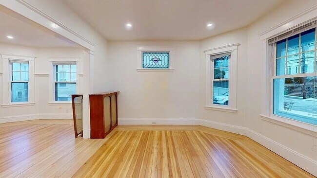 Building Photo - 147 Langdon Ave