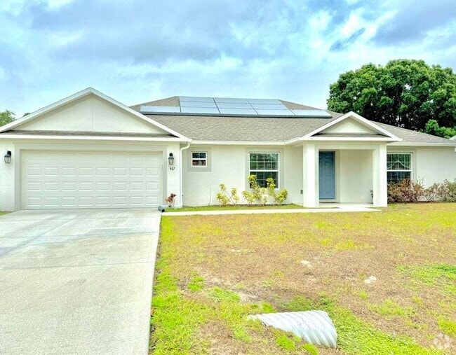 Building Photo - Beautiful open floorplan, split bedrooms, ... Rental