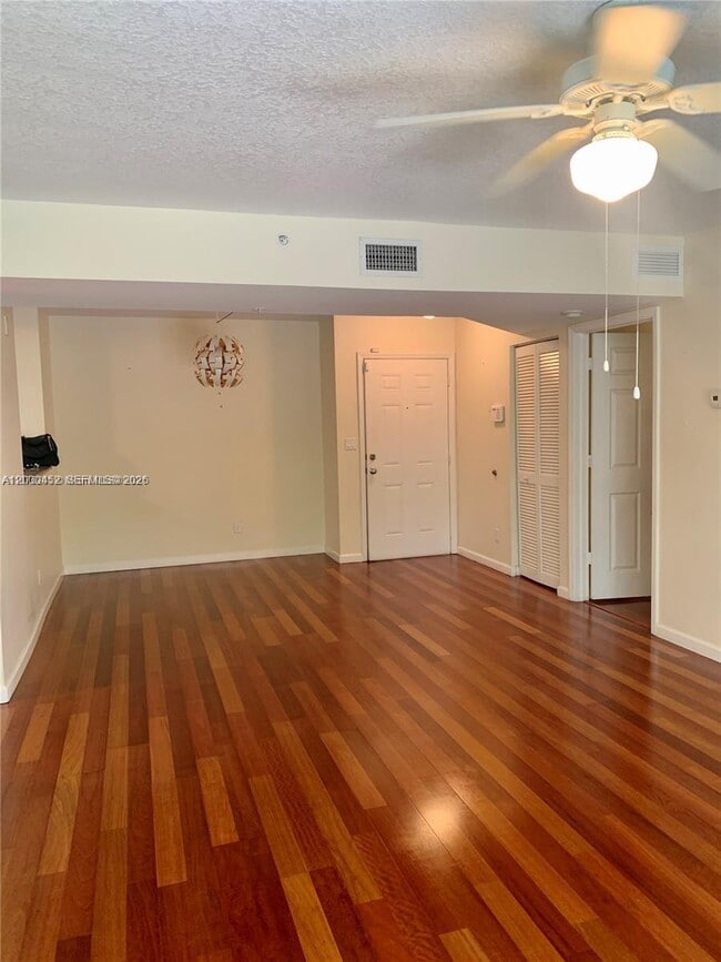 Photo - 529 E Sheridan St Unidad 1021