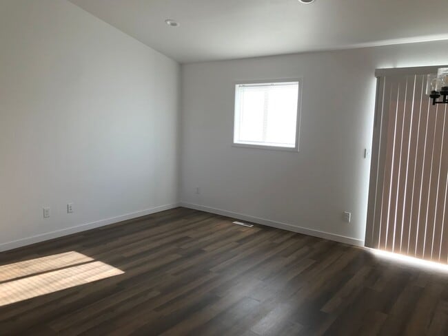 Photo - 4 Bed 3 Bath Twin Home