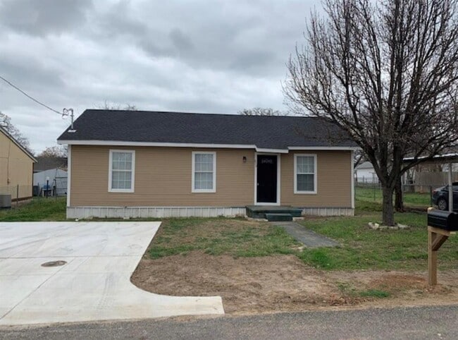 Building Photo - 670 W Oak St Rental
