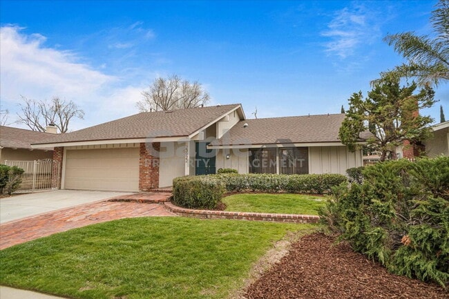 Building Photo - 23922 Avenida Entrana