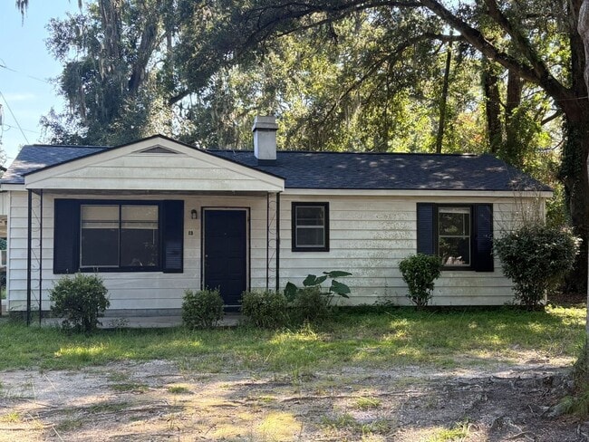 Building Photo - MOVE IN READY