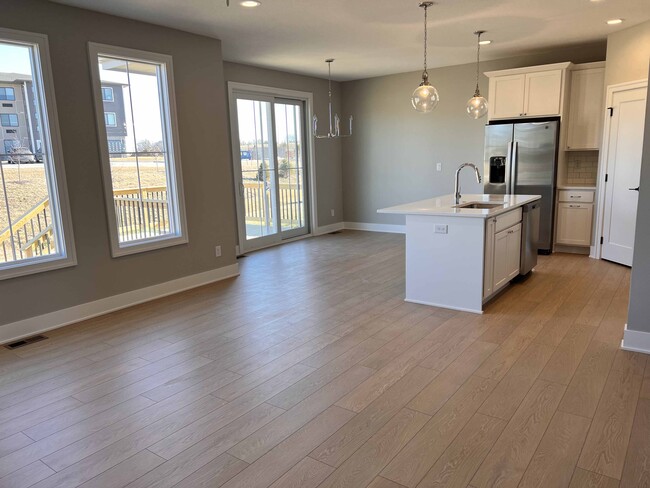 Photo - 448 S 91st St