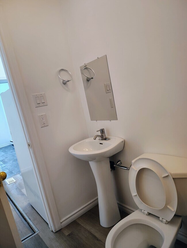 Photo - 494 Somerset St W Unit 1/2 B