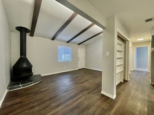 Photo - 1108 Hazelton St