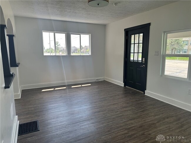 Photo - 2520 Harshman Rd