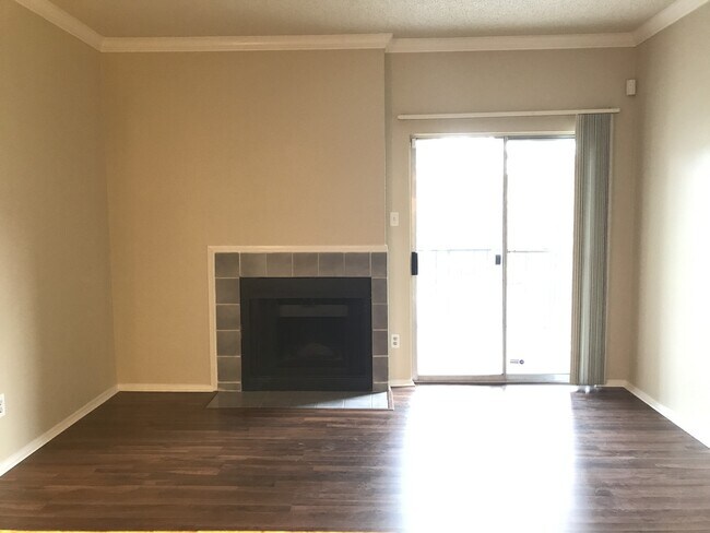 Photo - Awesome 1/1 in Great Location Unidad 2003