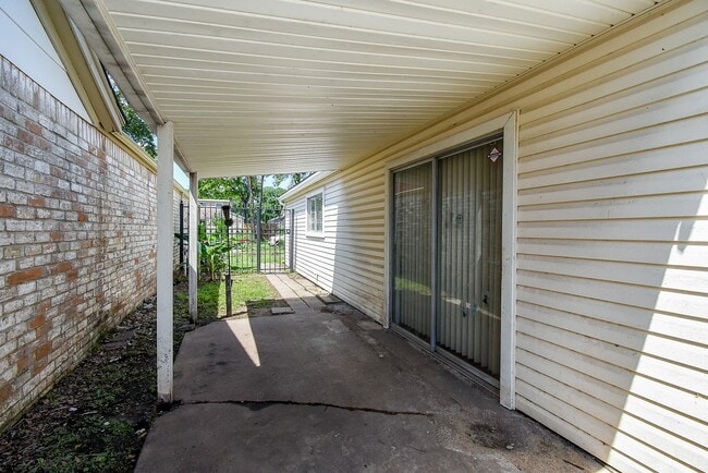 Photo - 11366 Oakcenter Dr