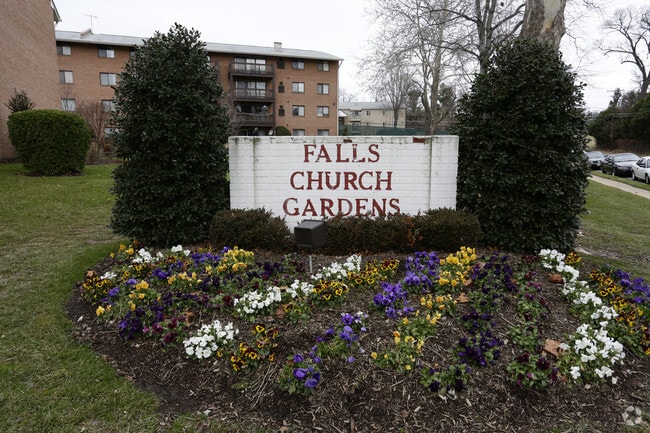 Photo - Falls Church Gardens