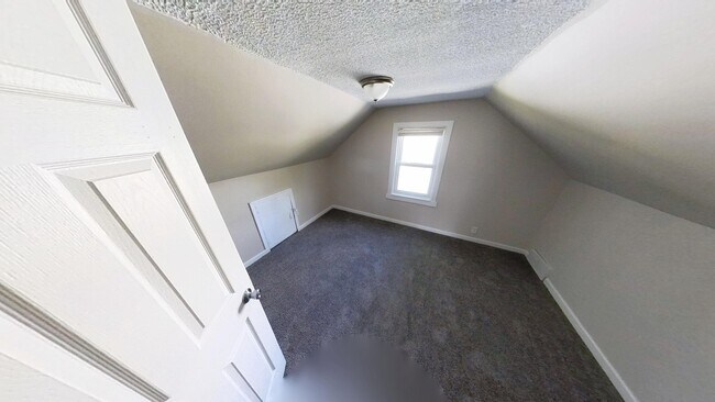 Photo - 5867 Huron St