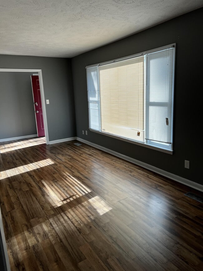 Photo - 735 Prestige Blvd