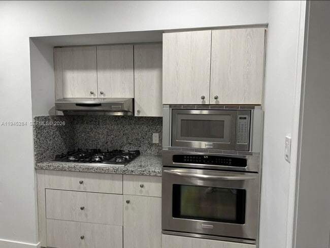 Photo - 45 W 60th St