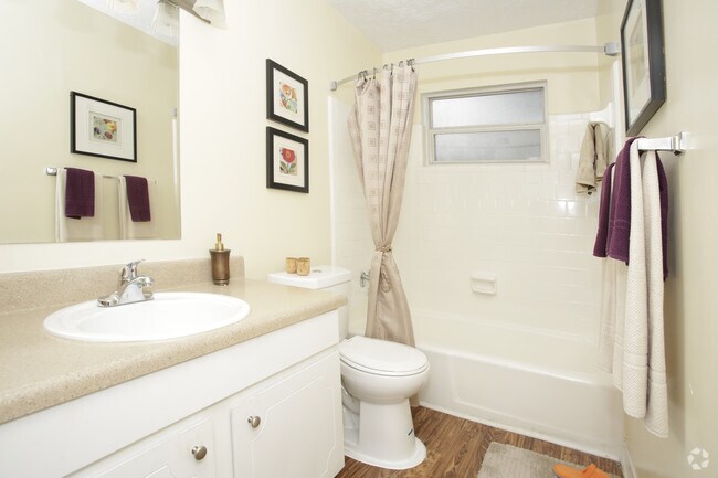 Photo - Maplewood Pointe