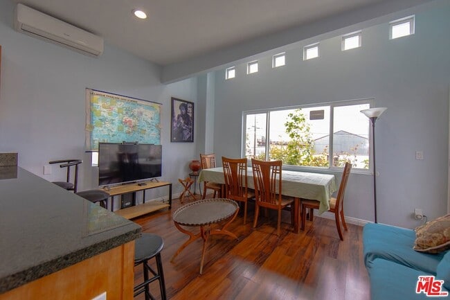 Photo - 8510 1/2 San Pedro St