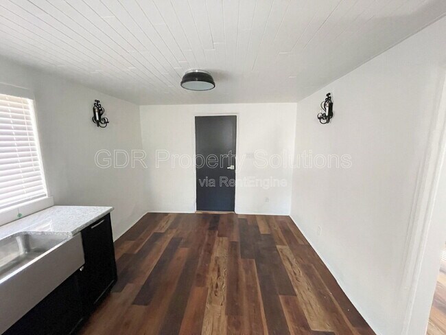 Photo - 300 San Pasquale Ave NW Unidad D