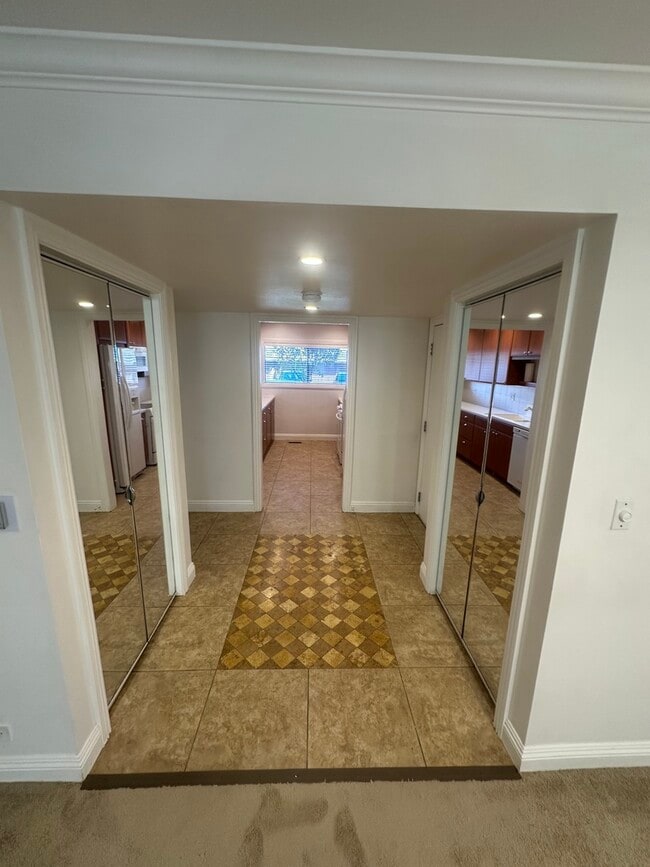 Photo - 1721 Northfield Square Unit B