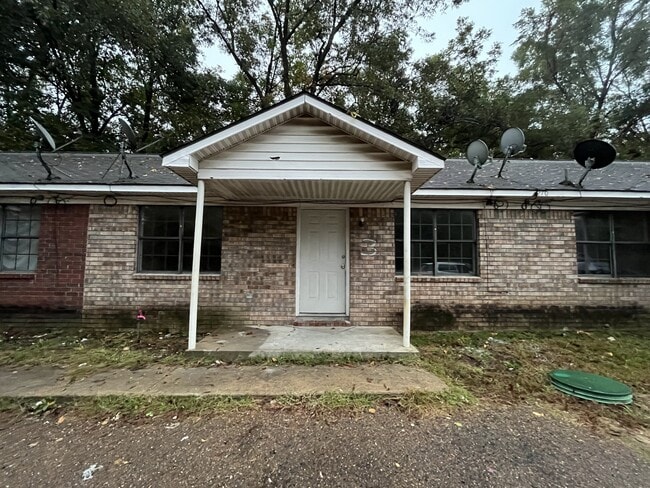 Building Photo - 270 N Main St