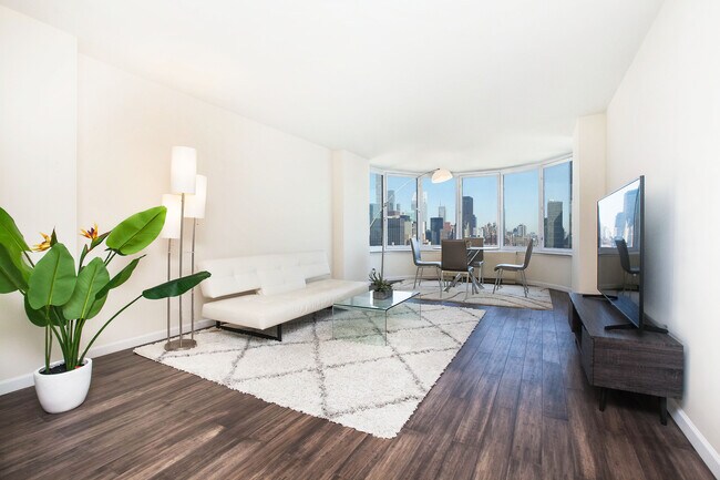 Photo - 330 E 38th St Unidad 43H