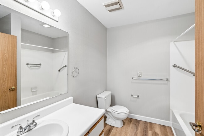 Studio - 462SF - Bathroom