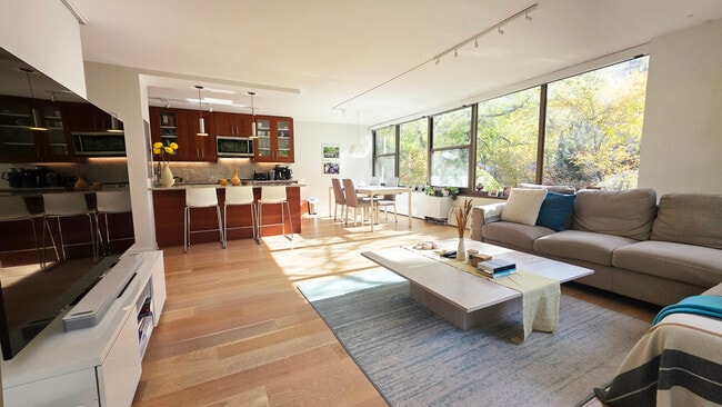 Photo - 360 W Wellington Ave