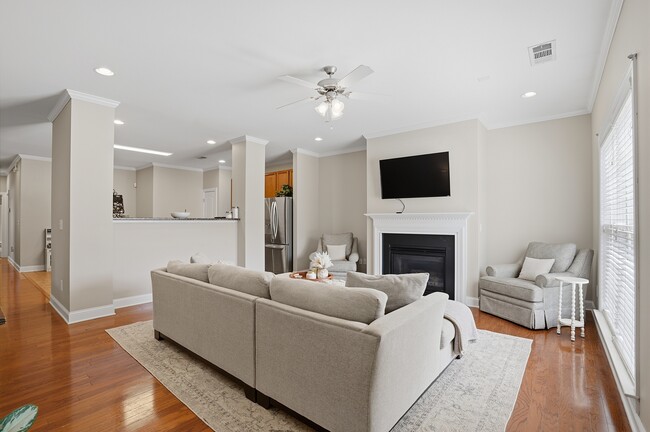 Photo - 211 Louisville Dr