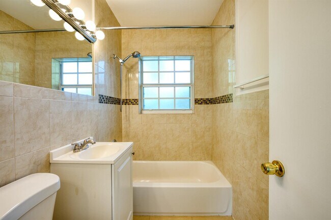 Photo - 86 Isle of Venice Dr Unit ISLES OF VENICE FT LAUD