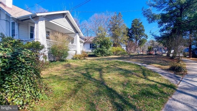 Building Photo - 228 Manor Cir