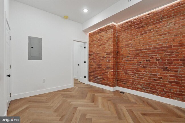 Photo - 1438 Tasker St