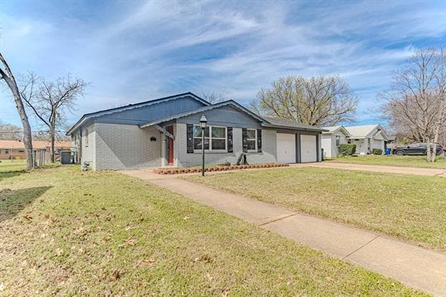 Photo - 213 NW Jayellen Ave