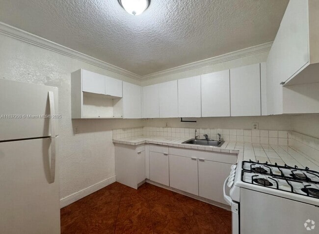 Building Photo - 1230 W 54th St Unit 207A Rental
