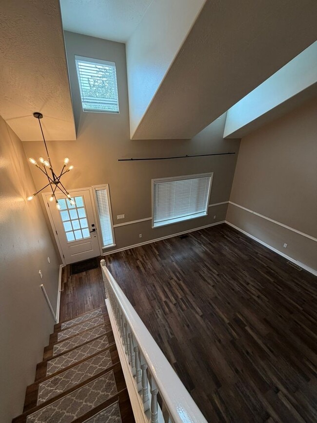 Photo - 5 Bedroom, 2.5 Bedroom Home - Located in the South Suburbs!