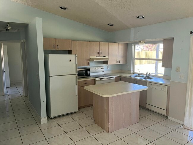 Photo - 2737 SE Helms Ave