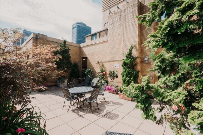 Building Photo - 210 E 68th St Rental