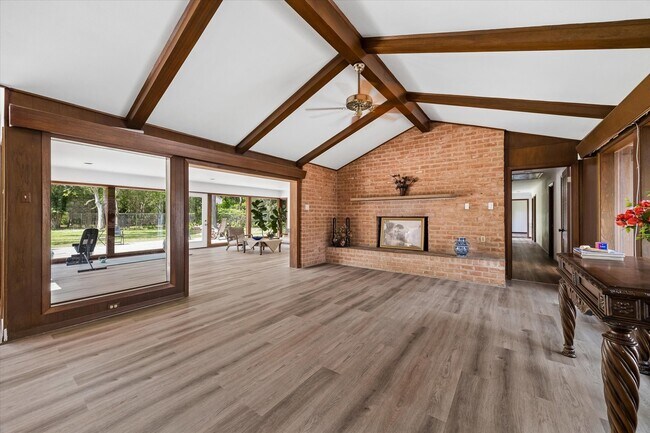 Photo - 9805 Shadow Wood Dr