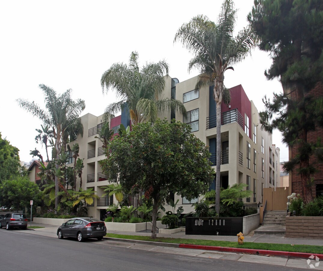 Foto principal - 12000 Goshen Ave