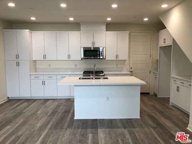 Photo - 19513 Astor Pl Condo