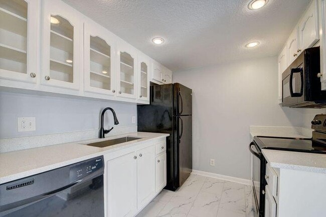 Building Photo - 612 Executive Center Dr Unit 103