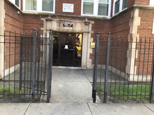 Photo - 4955 W Washington Blvd Unit 2