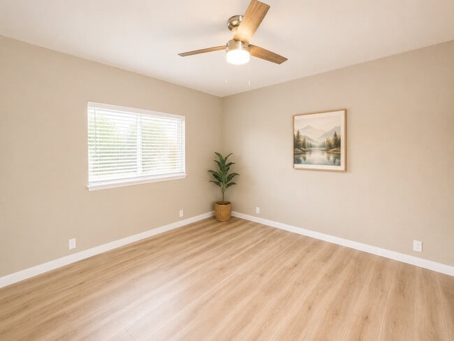Photo - 4562 N Glen Rd